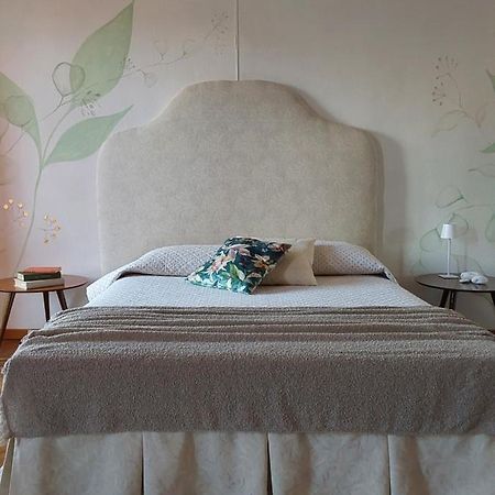 Casa Vacanze Malvarosa Casale Corte Cerro Екстериор снимка