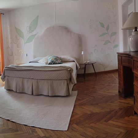 Casa Vacanze Malvarosa Casale Corte Cerro Екстериор снимка
