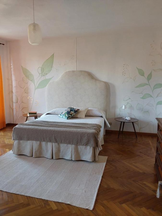 Casa Vacanze Malvarosa Casale Corte Cerro Екстериор снимка