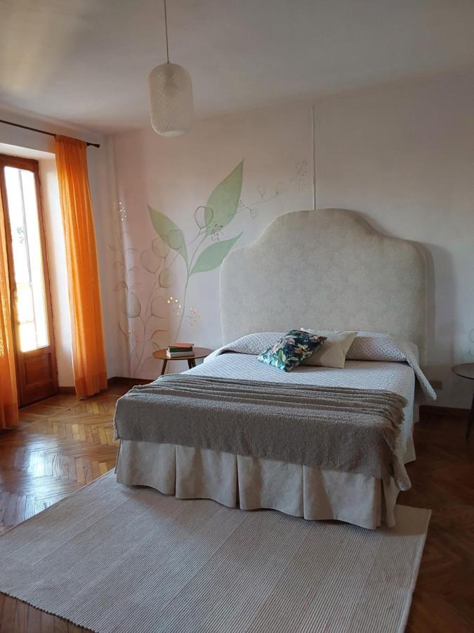 Casa Vacanze Malvarosa Casale Corte Cerro Екстериор снимка