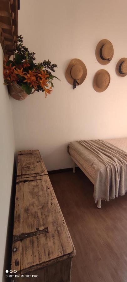 Casa Vacanze Malvarosa Casale Corte Cerro Екстериор снимка