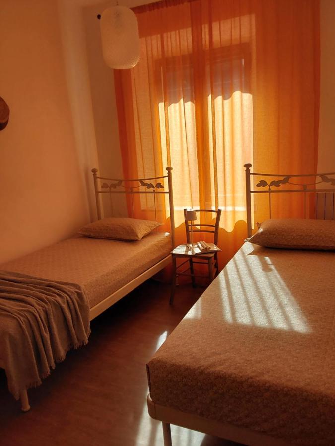 Casa Vacanze Malvarosa Casale Corte Cerro Екстериор снимка