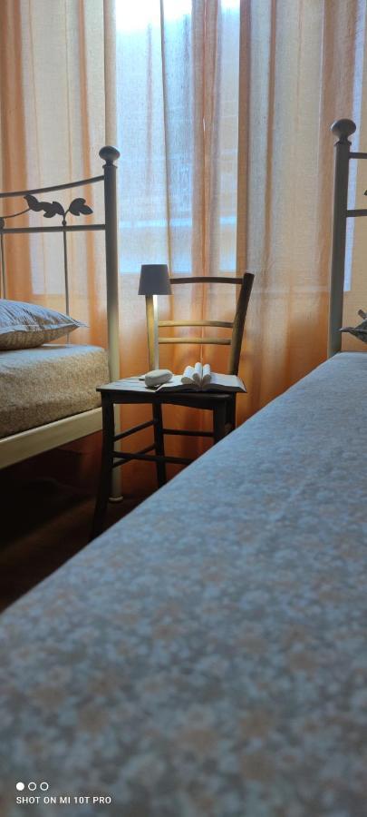 Casa Vacanze Malvarosa Casale Corte Cerro Екстериор снимка