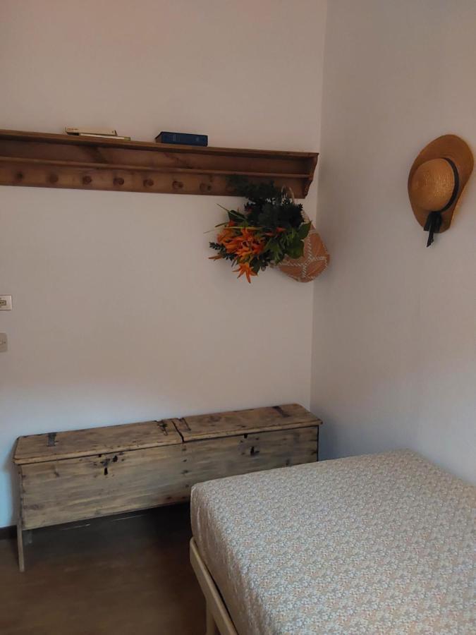Casa Vacanze Malvarosa Casale Corte Cerro Екстериор снимка