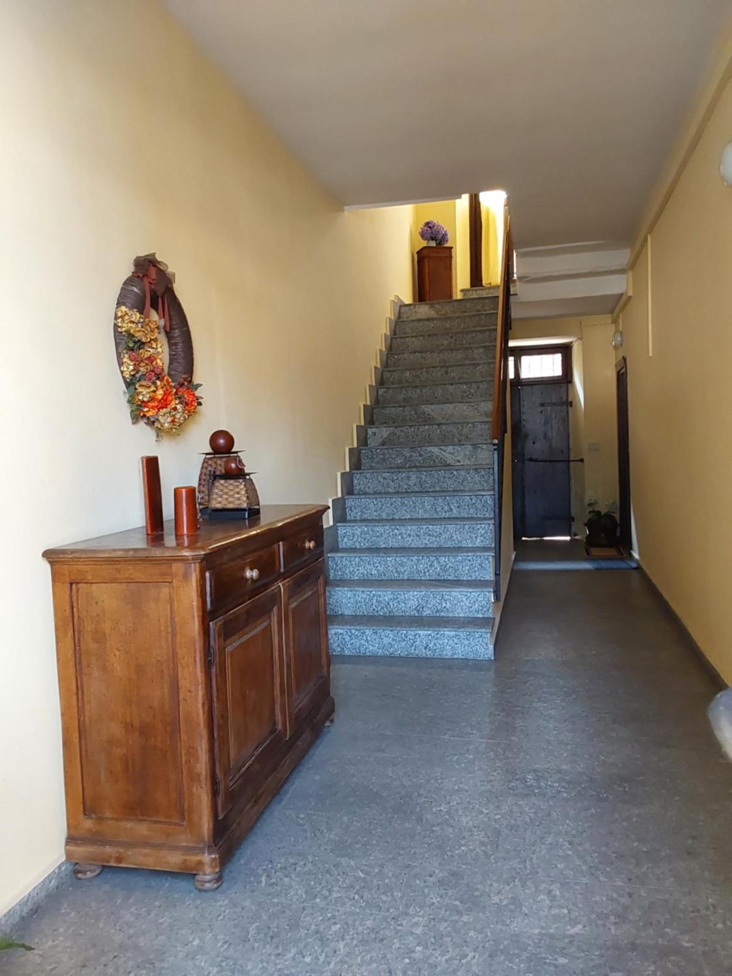 Casa Vacanze Malvarosa Casale Corte Cerro Екстериор снимка