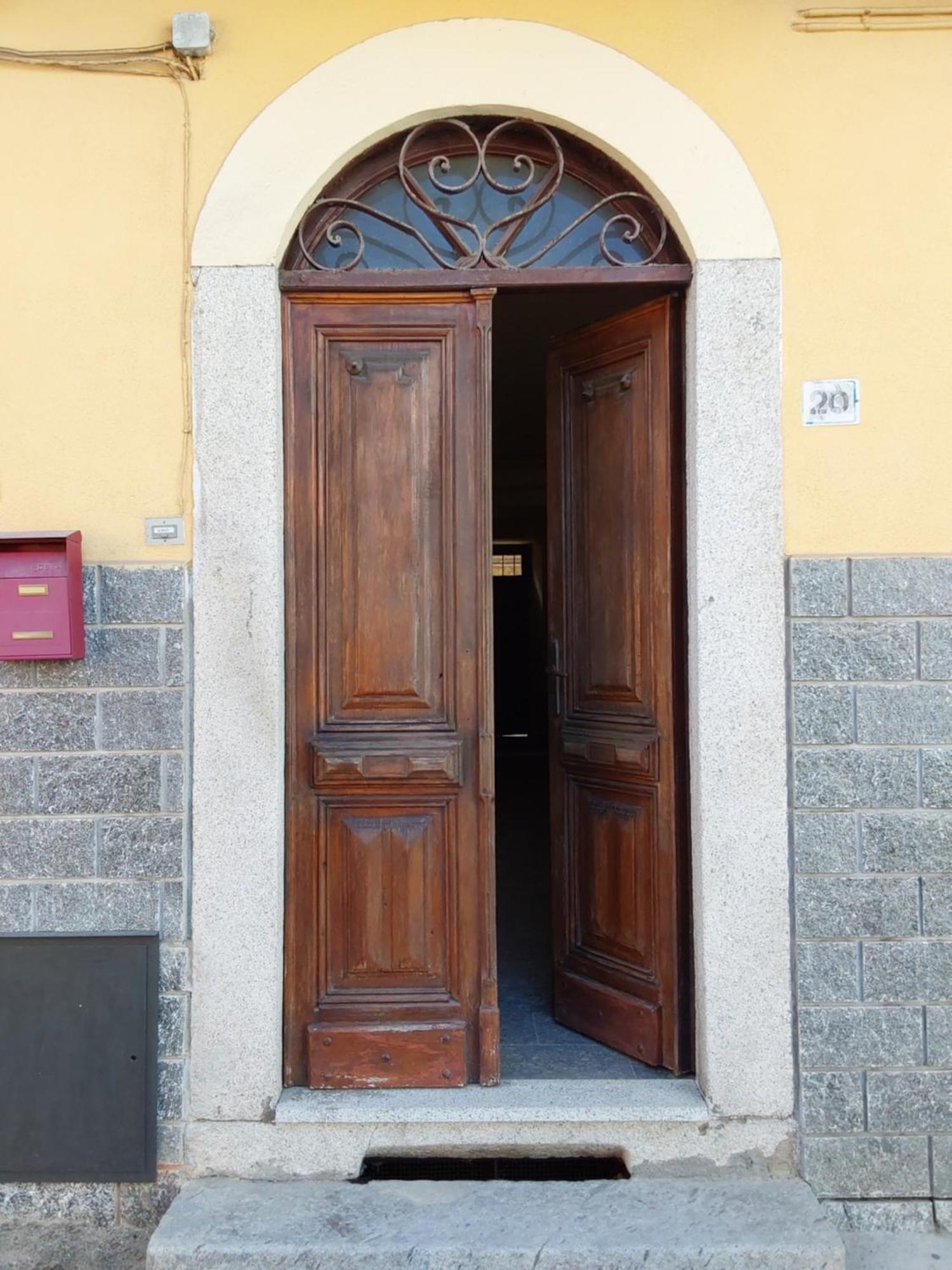 Casa Vacanze Malvarosa Casale Corte Cerro Екстериор снимка